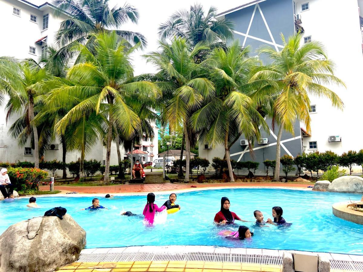 Smilez Homestay H102 & A306 At Pd Perdana Kondo Resort Port Dickson Exterior foto